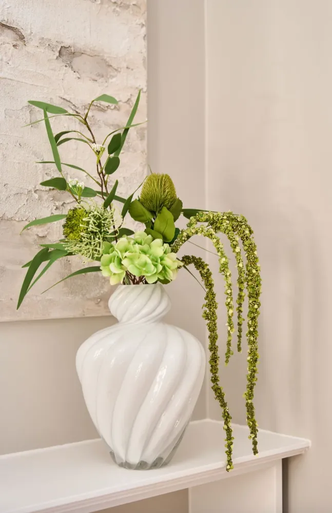 Vase ART hvit munnblåst