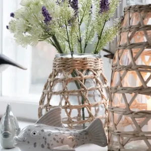 Vase med flettet mønster