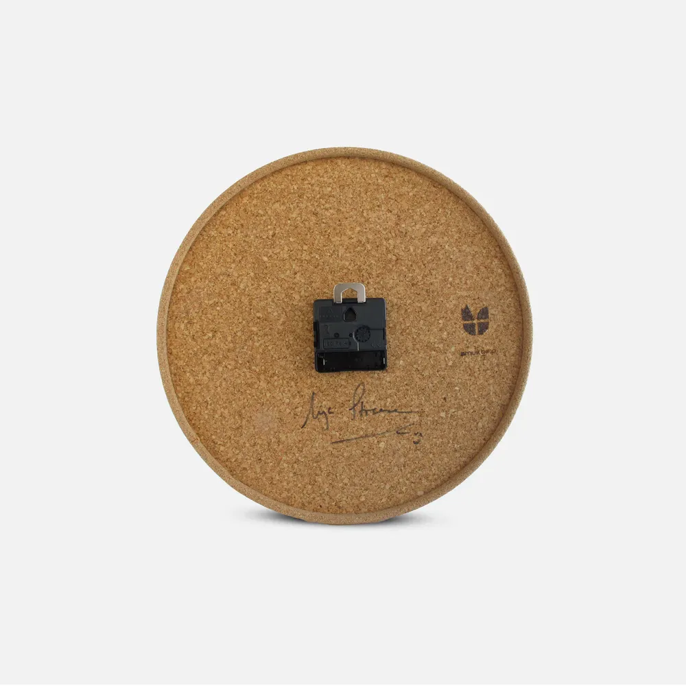 Veggklokke i filt og kork 30 cm | Design "Dots" av Anja Streese