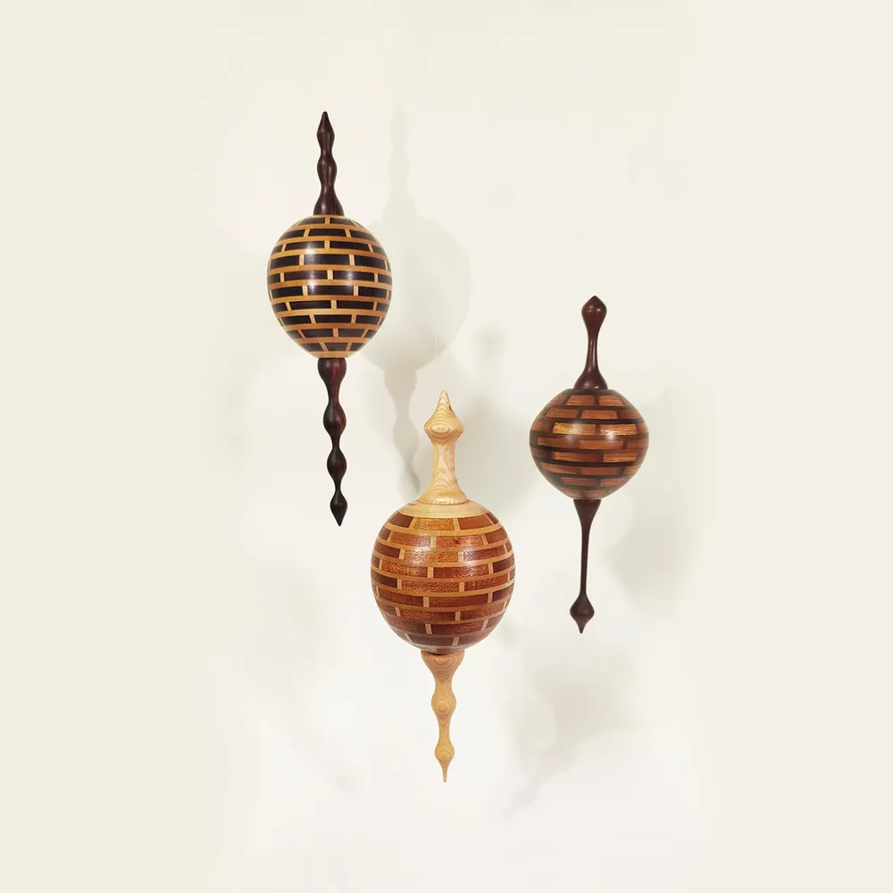 Ornament Hengende Dreid Valnøtt/Mahogny 30cm