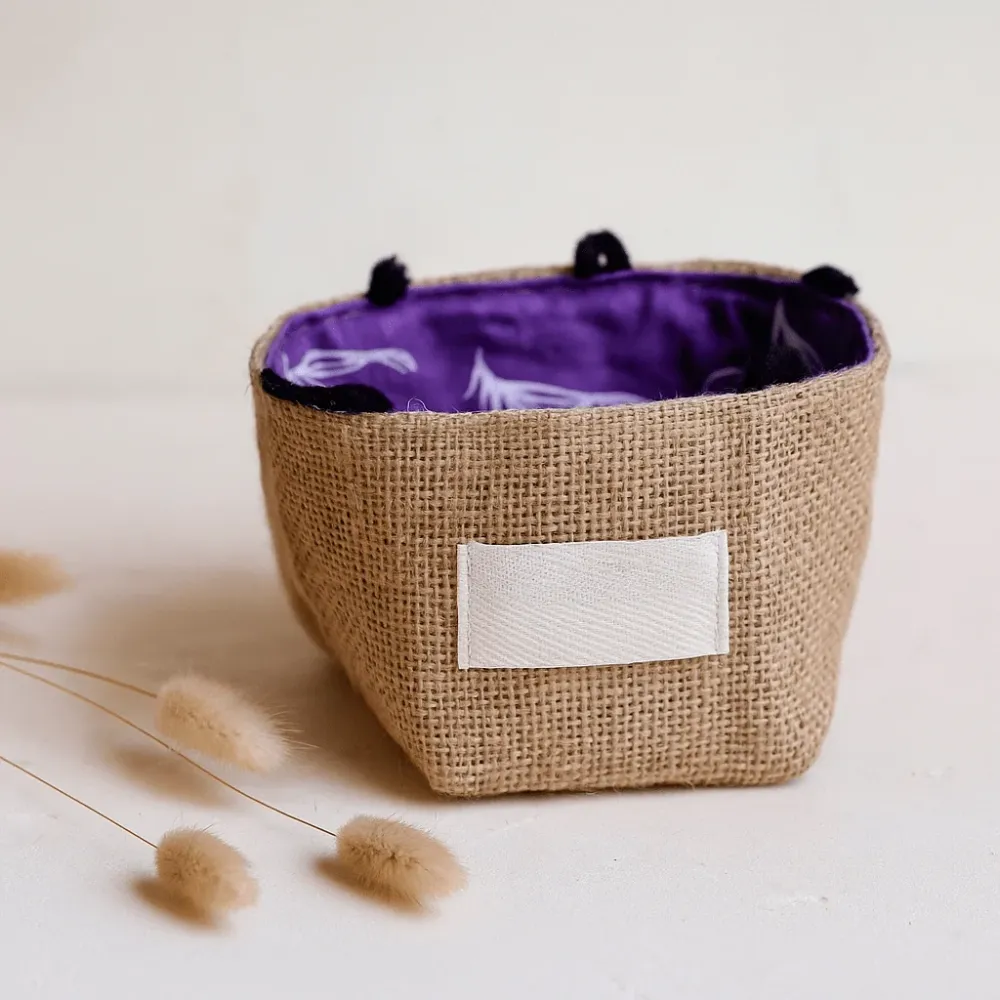 Jutegavepose med lavendel bomullsforing liten