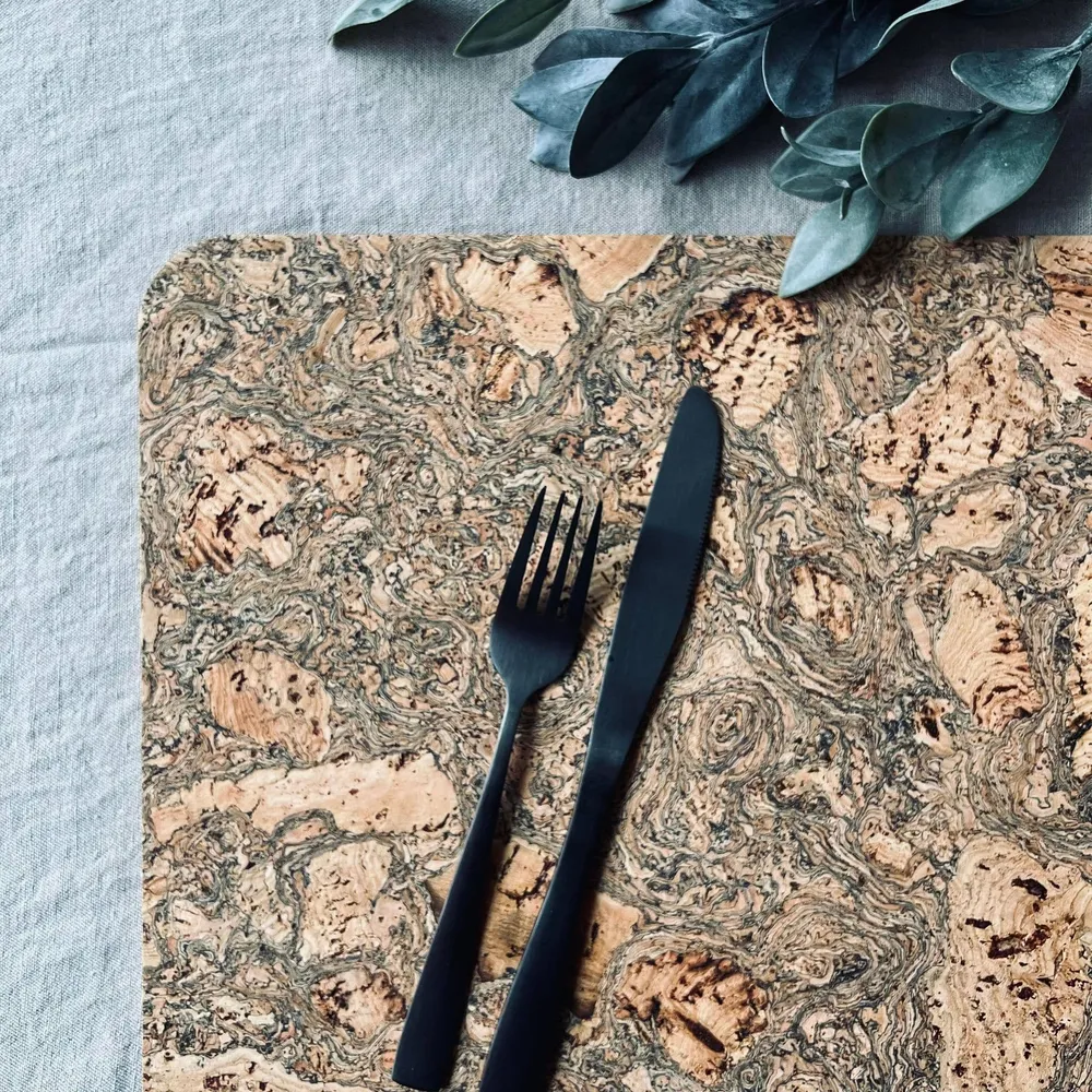 Bordbrikke kork – Ice Grey 30x40