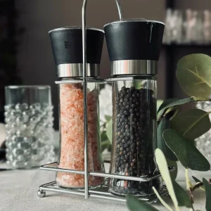Salt- og peppersett i holder