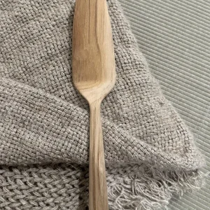 Tart scoop knife