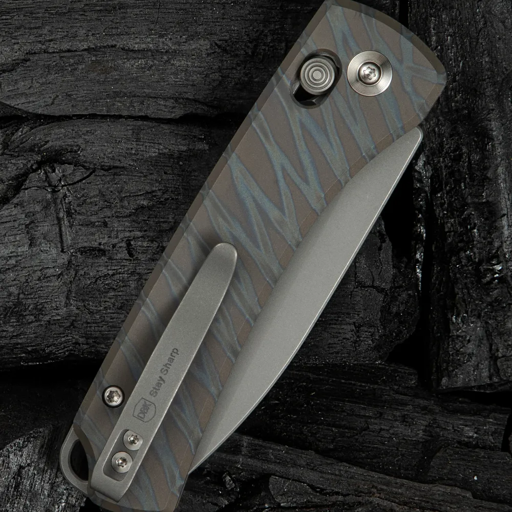 WEKNIFE Nightblade, Tiger Stripe Pattern Flamed Titanium / Gray Stonewashed