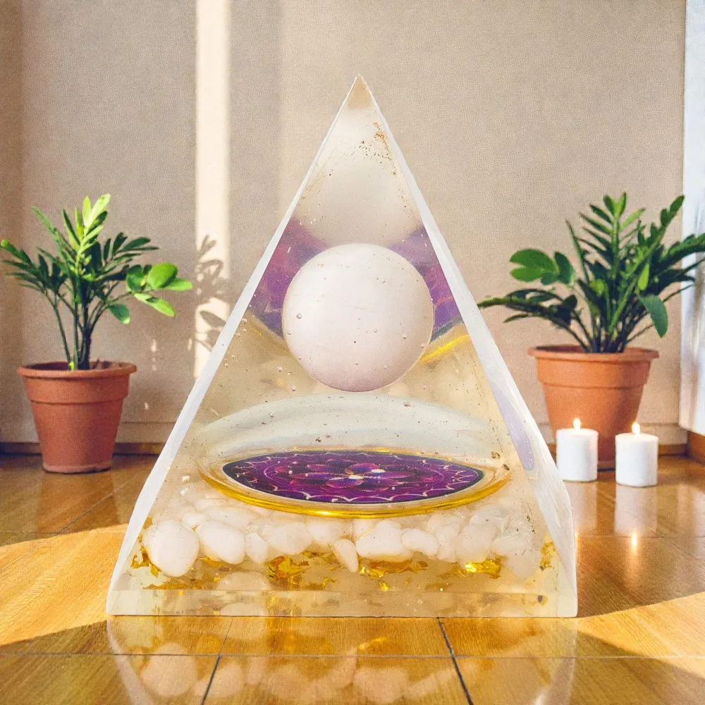 Med Orgonite-pyramider 7x6 cm – Flytende kvarts-sfære – Kvartsbiter