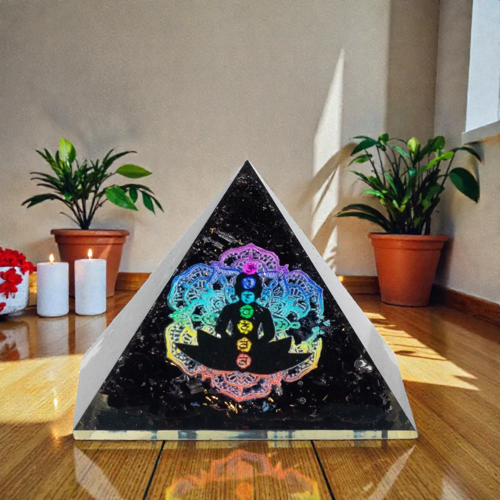 Små Orgonittpyramider 5,5x4,5 cm – Chakra Buddha – Svart Turmalinflis