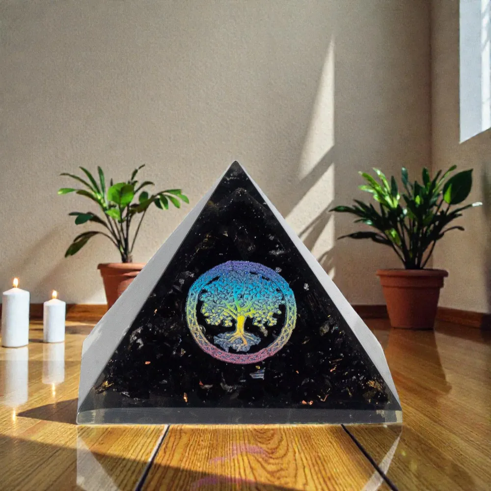 Små orgonittpyramider 5,5x4,5 cm – Livets tre – svarte turmalinflak