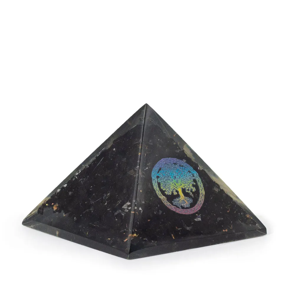 Små orgonittpyramider 5,5x4,5 cm – Livets tre – svarte turmalinflak