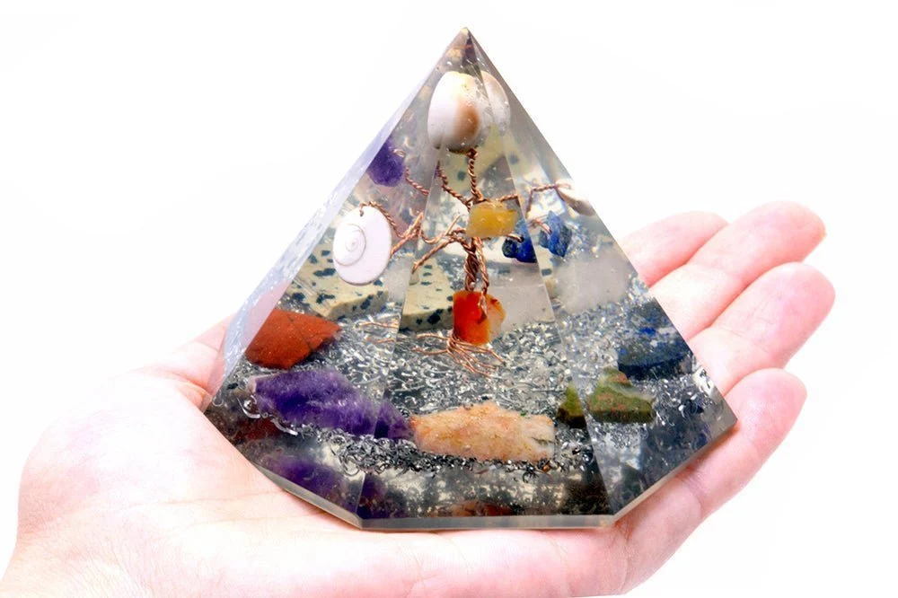 Orgonitt Pyramide 7-Sidet Edelsten Visdomstre 90 mm