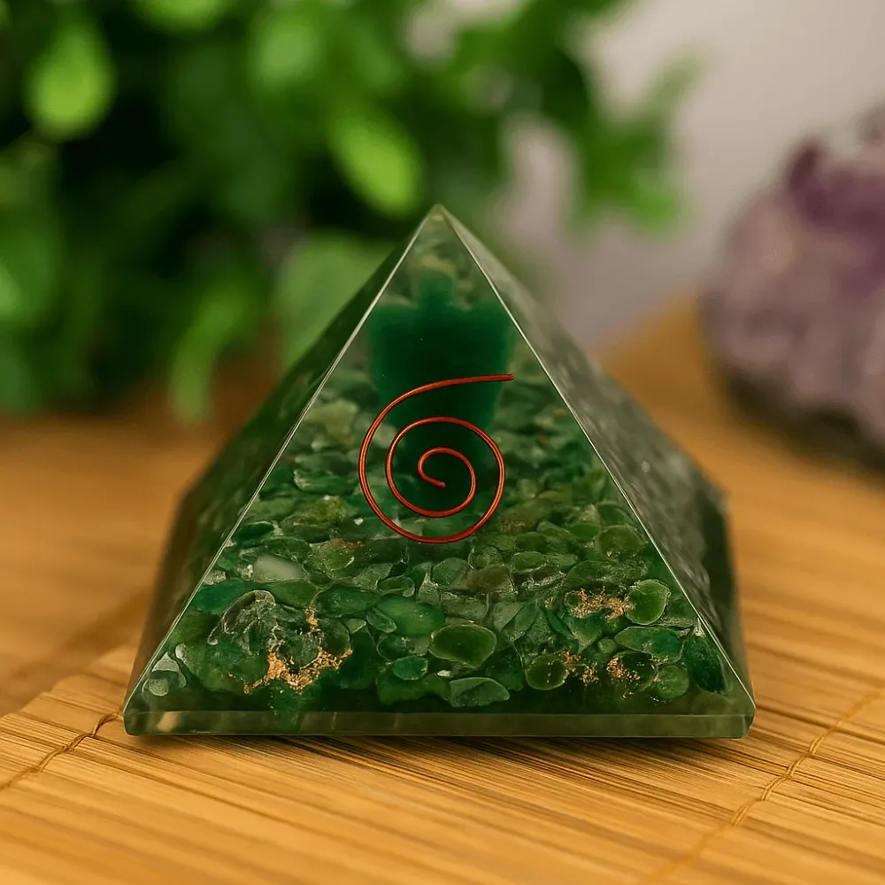 Orgonitt Pyramide Engel Kobber Edelsten Krystaller 70mm
