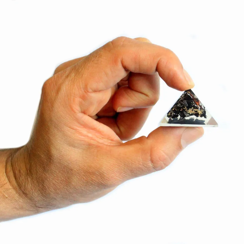Orgonitt pyramide krystaller og kobber 25mm