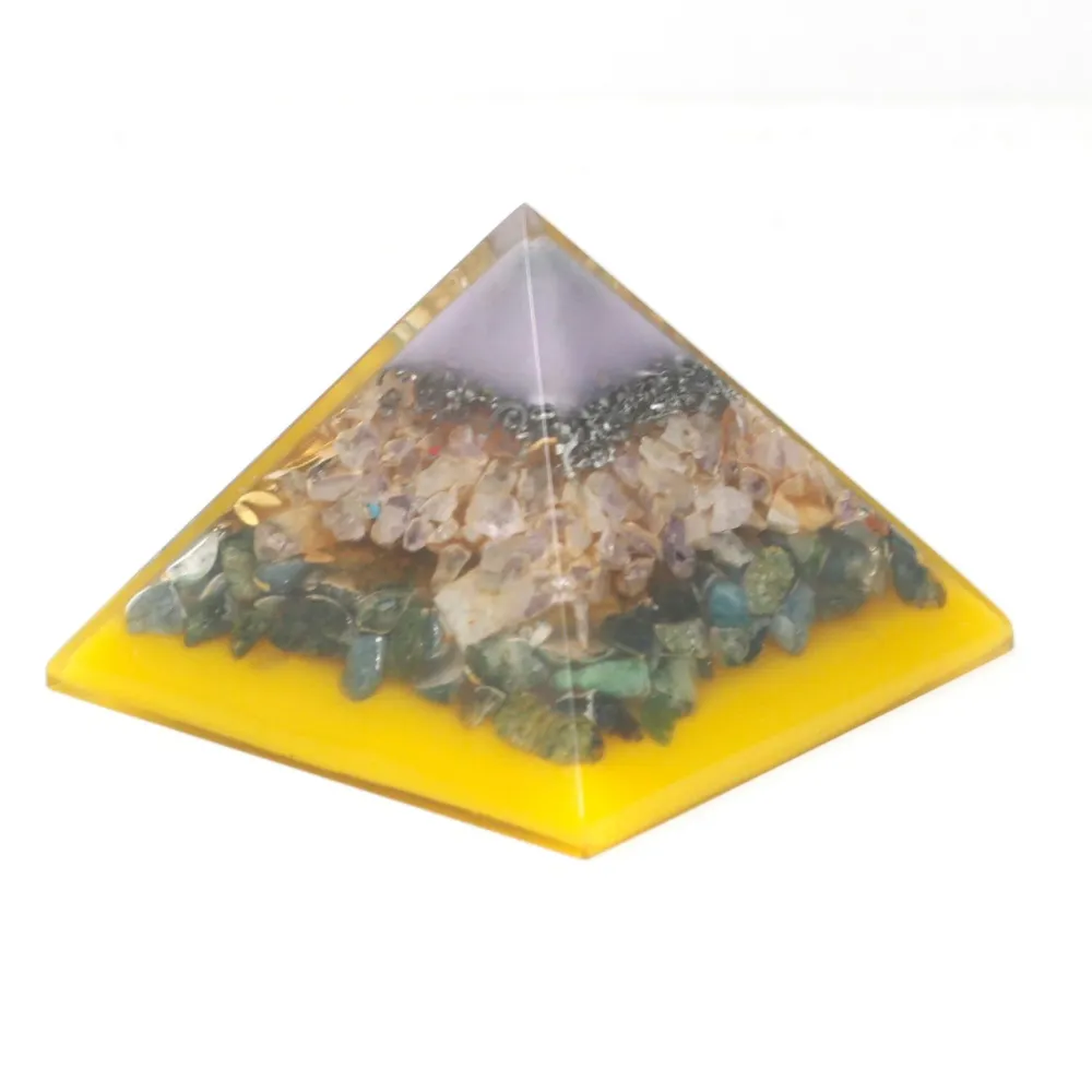 Orgonitt Pyramide Tre Gull Base Kobber Krystaller 70mm
