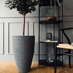 Krukke i grå plast - Vannrett mønster H 60 cm