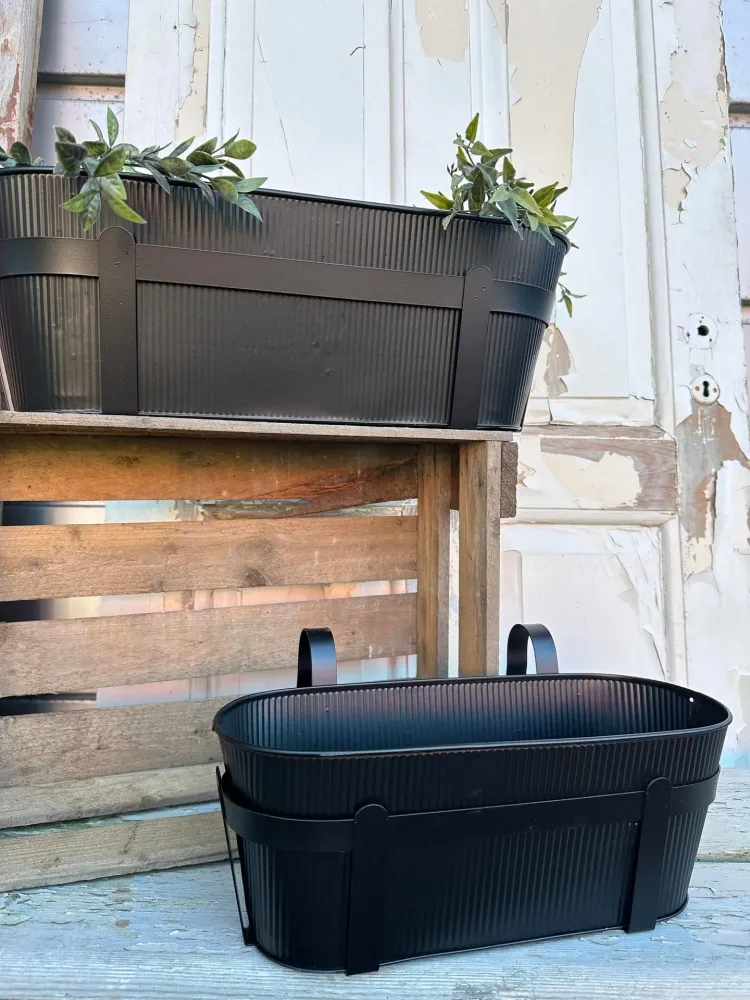 Plantekasse med oppheng – Black Noise Big
