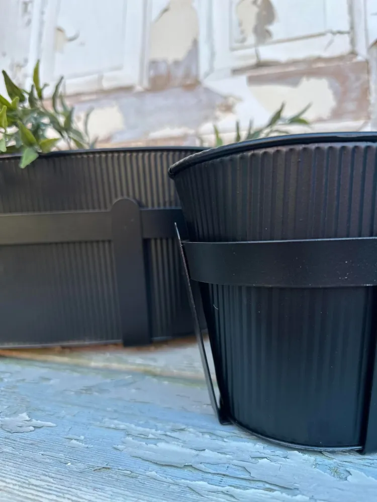 Plantekasse med oppheng – Black Noise Big