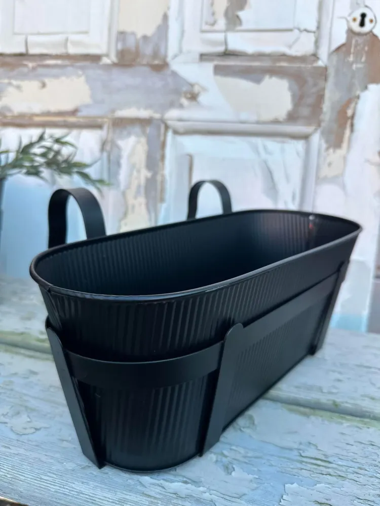Plantekasse med oppheng – Black Noise Big