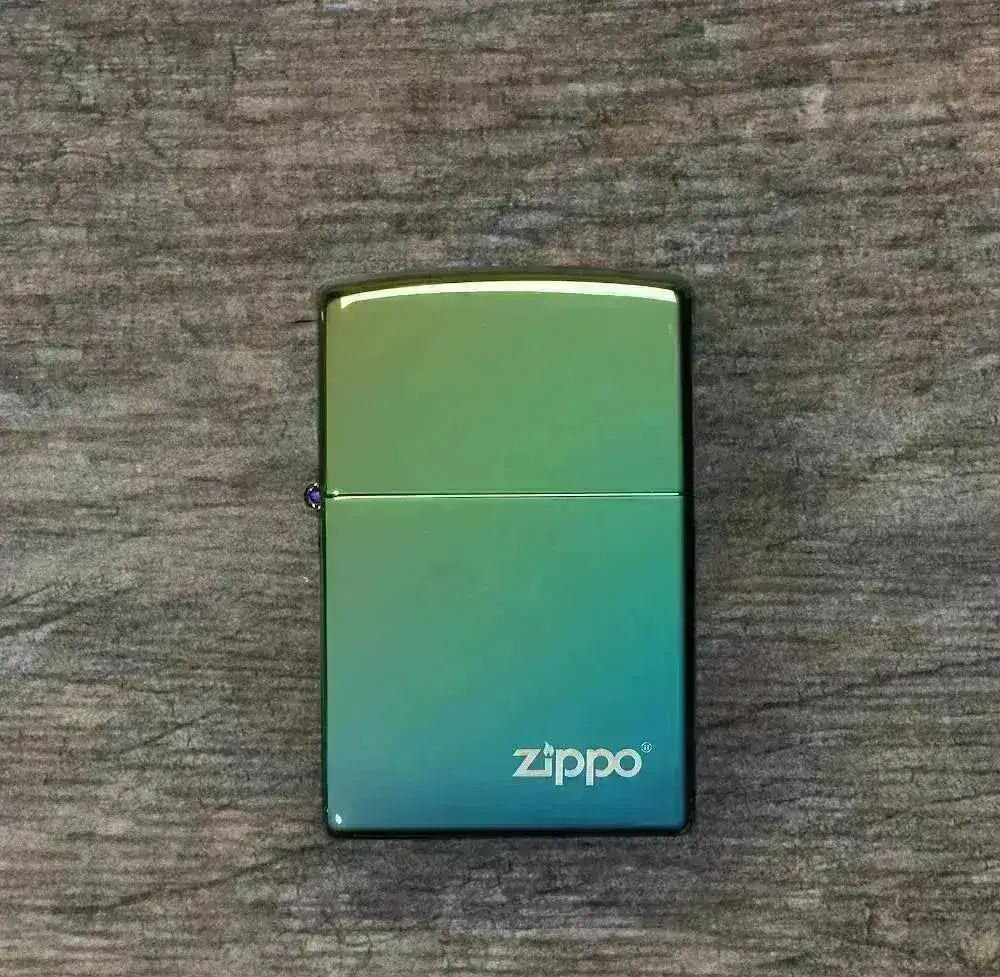 Zippo Lighter - Klassisk Høypolert Teal Logo