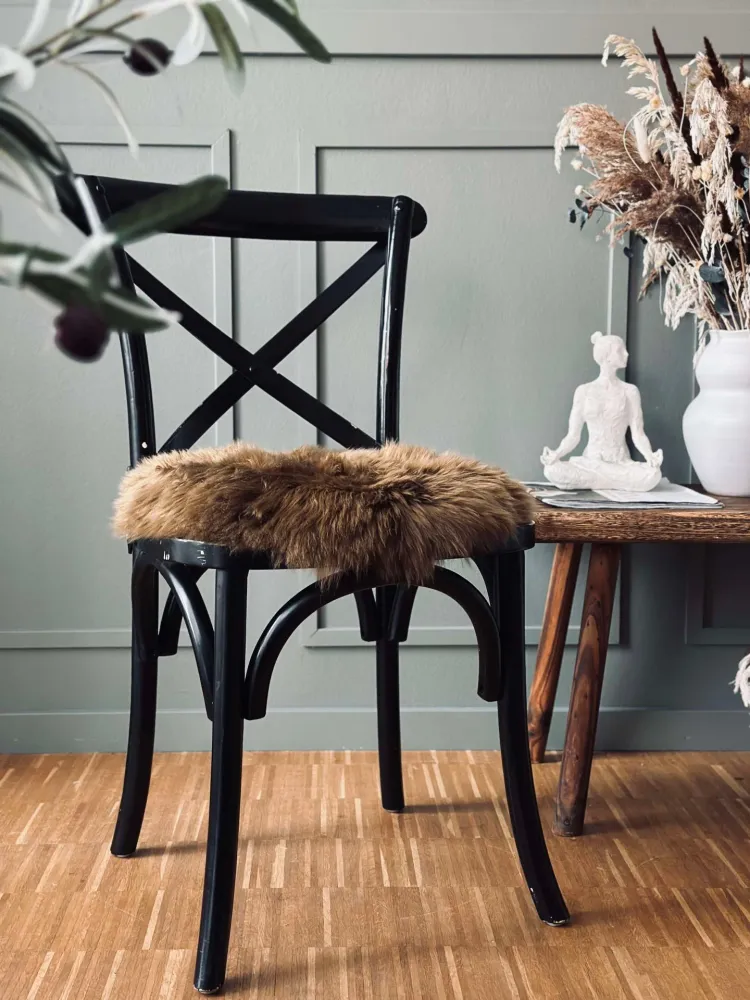 Seteskinn av lammeskinn – Dark brown