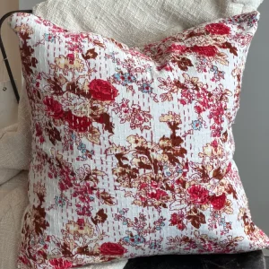 Kantha hvit med blomster