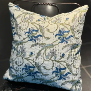 Kantha hvit med kaprifoler