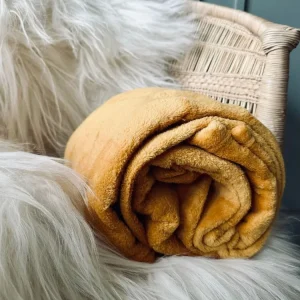 Pledd i fleece – Sennep