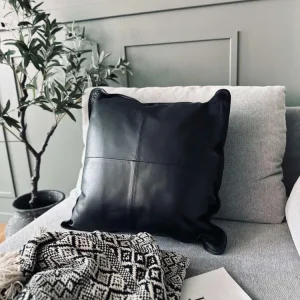 Pute i svart lær – 50x50cm