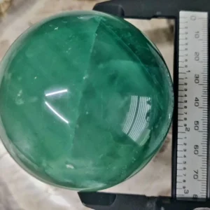 Vakre Large Clear Green Fluorite Sphere ( Krystallkule ) , ca. 70- 80mm , 800 - 900 gram