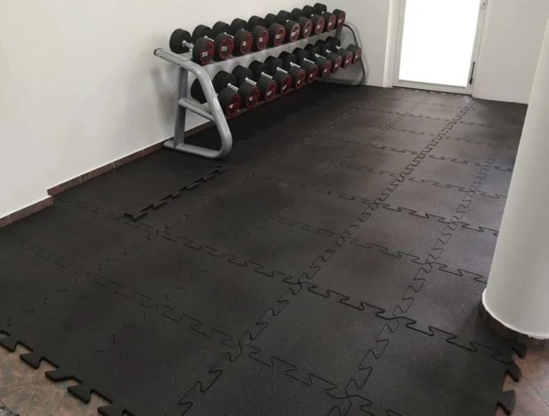 Gummimatte15mm 2 m² med kanter, svart til treningsrom UnderFit