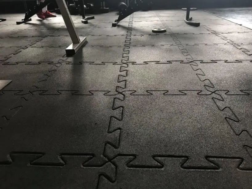 Treningsmatte gummipuzzle 15mm 4 m² med kanter til hjemmegym UnderFit
